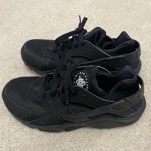 Nike Air Huarache run sneaker in black